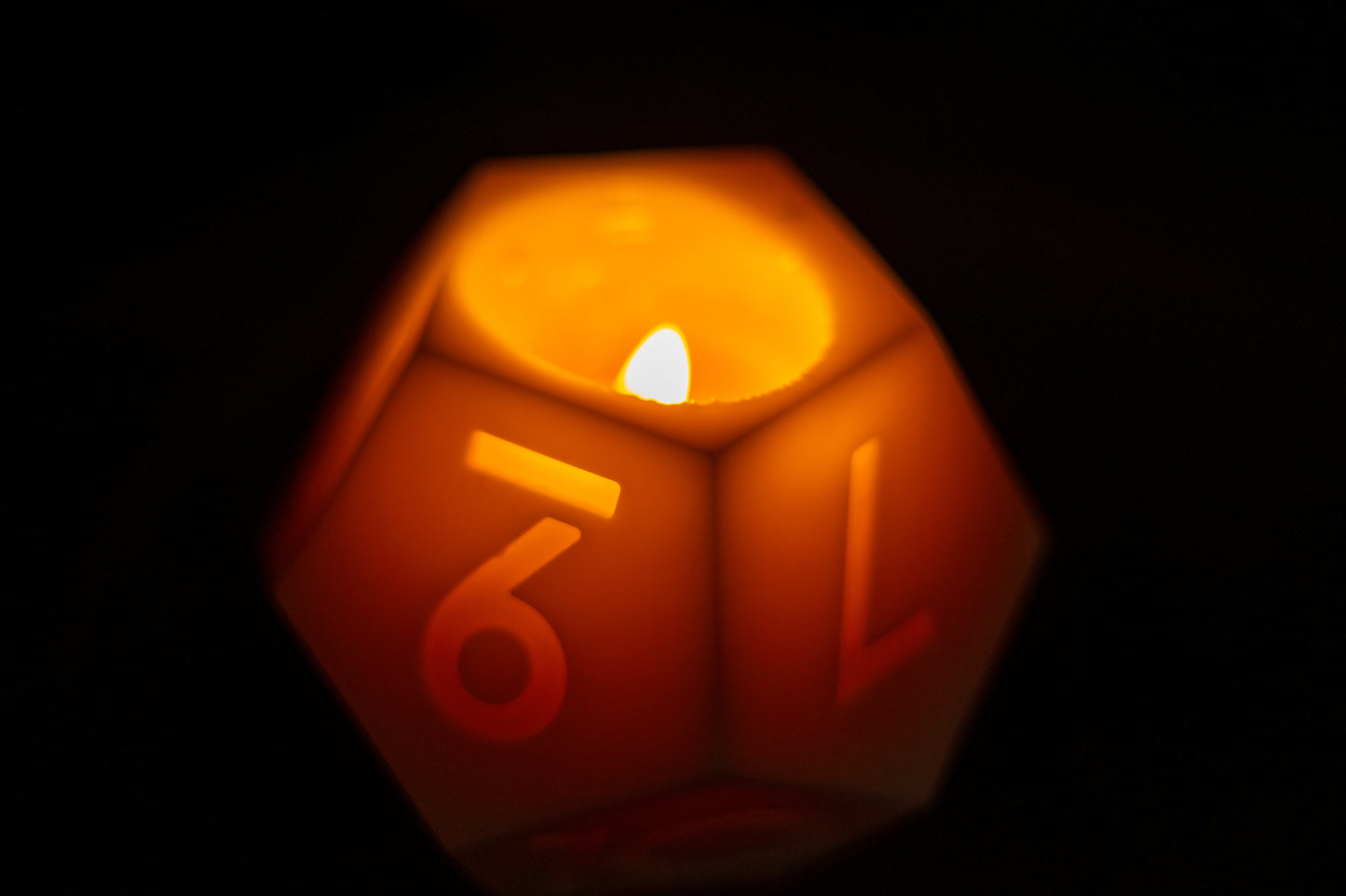 Würfel-Kerze aus Rapswachs